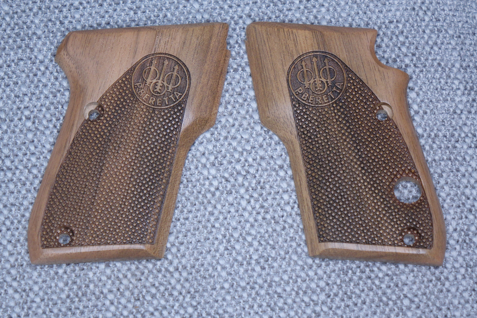 Beretta bobcat custom walnut wood Handgun Grips "checkered & logo"