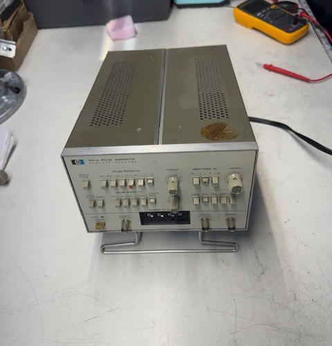 HP 8011A Pulse Generator Hewlett Packard - Powers On, Untested