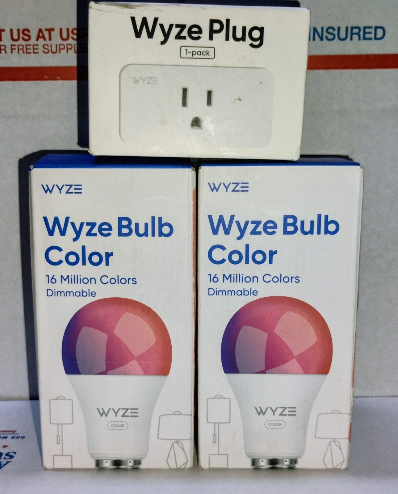 Wyze Color Bulb 2 Pack and 1 Wyze Smart Plug New