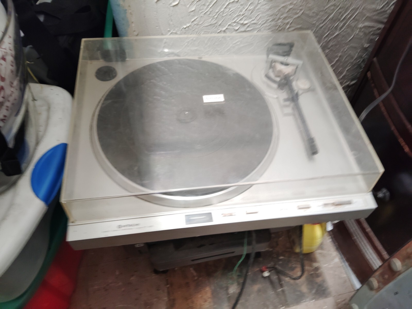 Hitachi Turntable