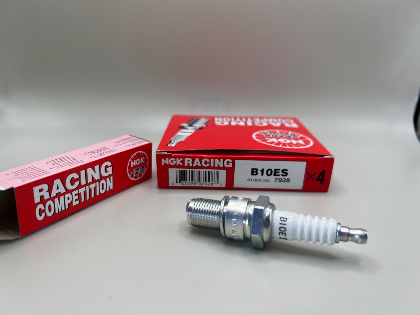 New NGK 4 Pack of B10ES Spark Plug Plugs B10ES Solid Tip 7928