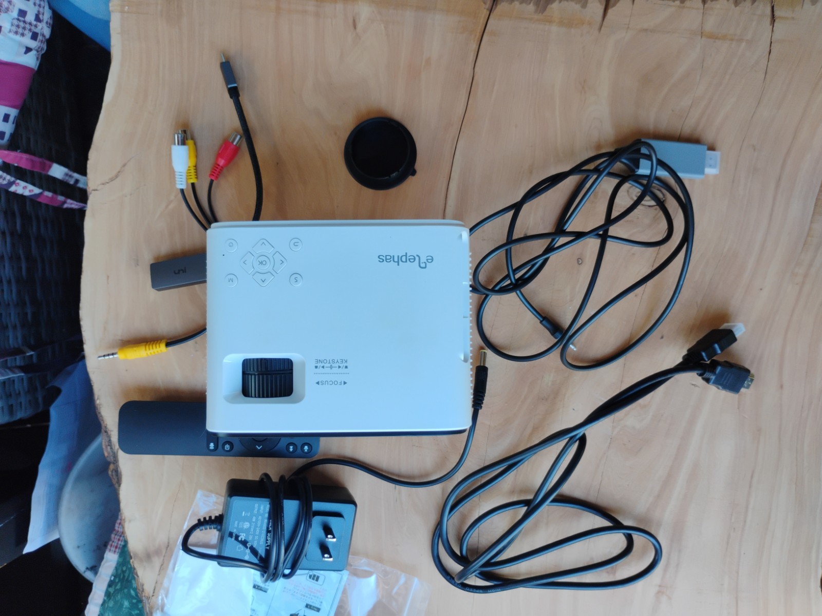 Elephas Mini Projector BL128 BUNDLE w/ Tripod, Remote & Accessories – Tested