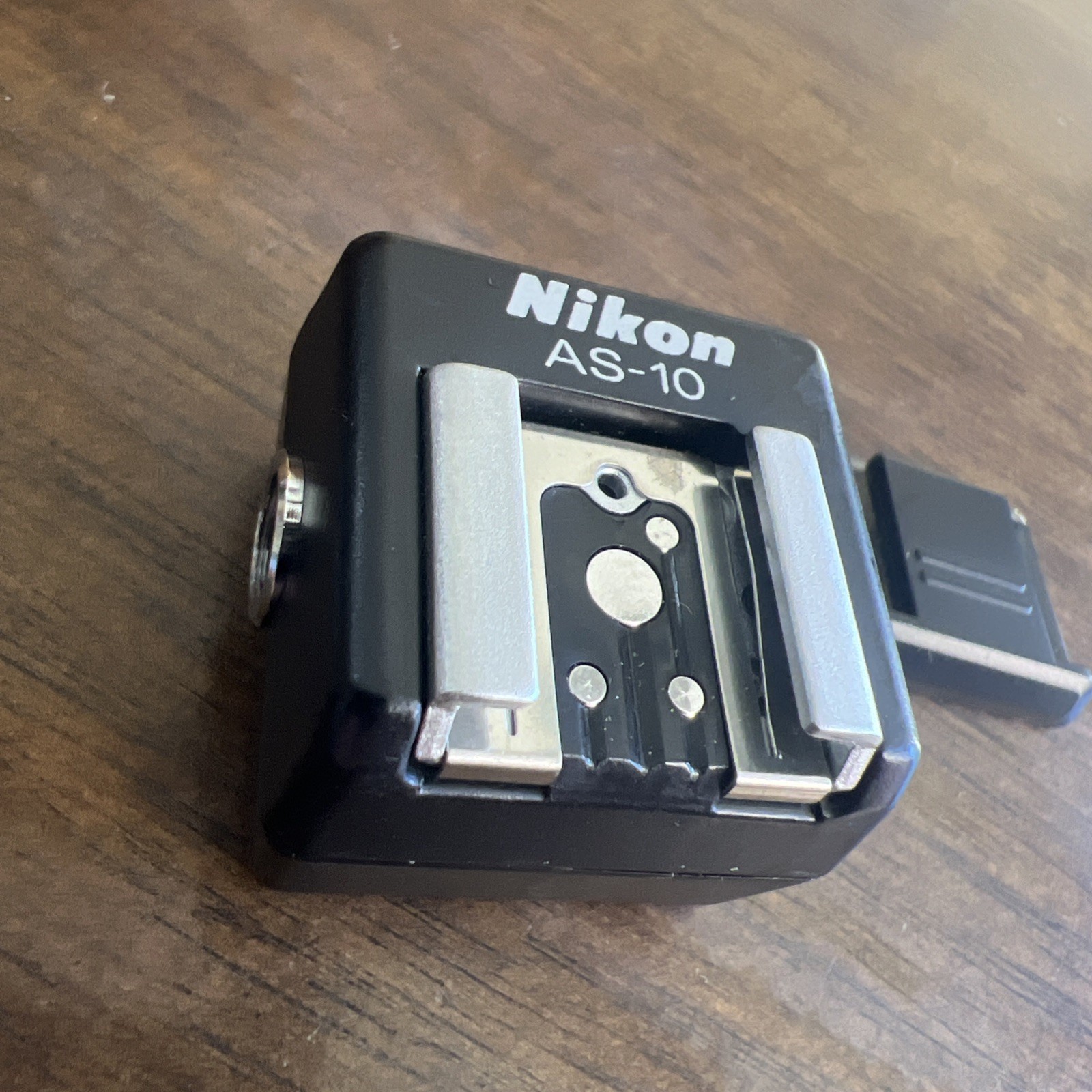 Nikon AS-10 TTL Multi-Flash Adapter