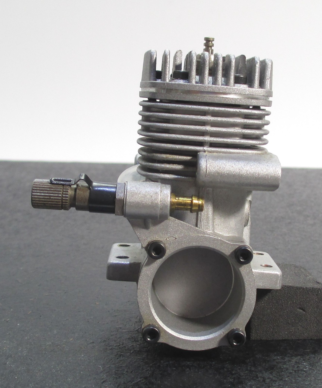 O.S. MAX-25FX 4.07cc 2-Stroke Glow Engine Includes muffler; used for RC airplane