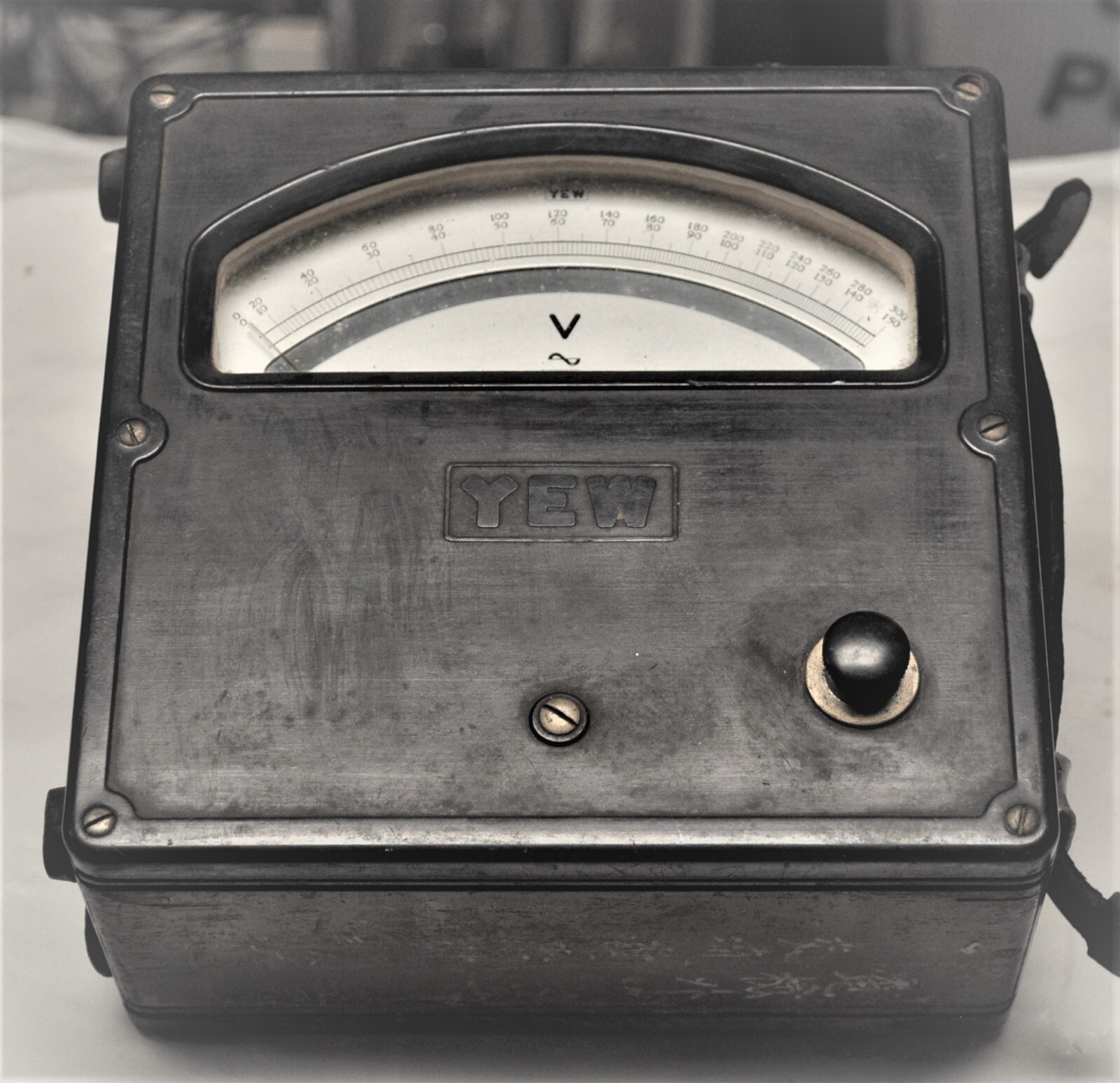 YEW VOLTMETER SPc K010660 OLDER STYLE WOOD CASE ESTATE PURCHASE