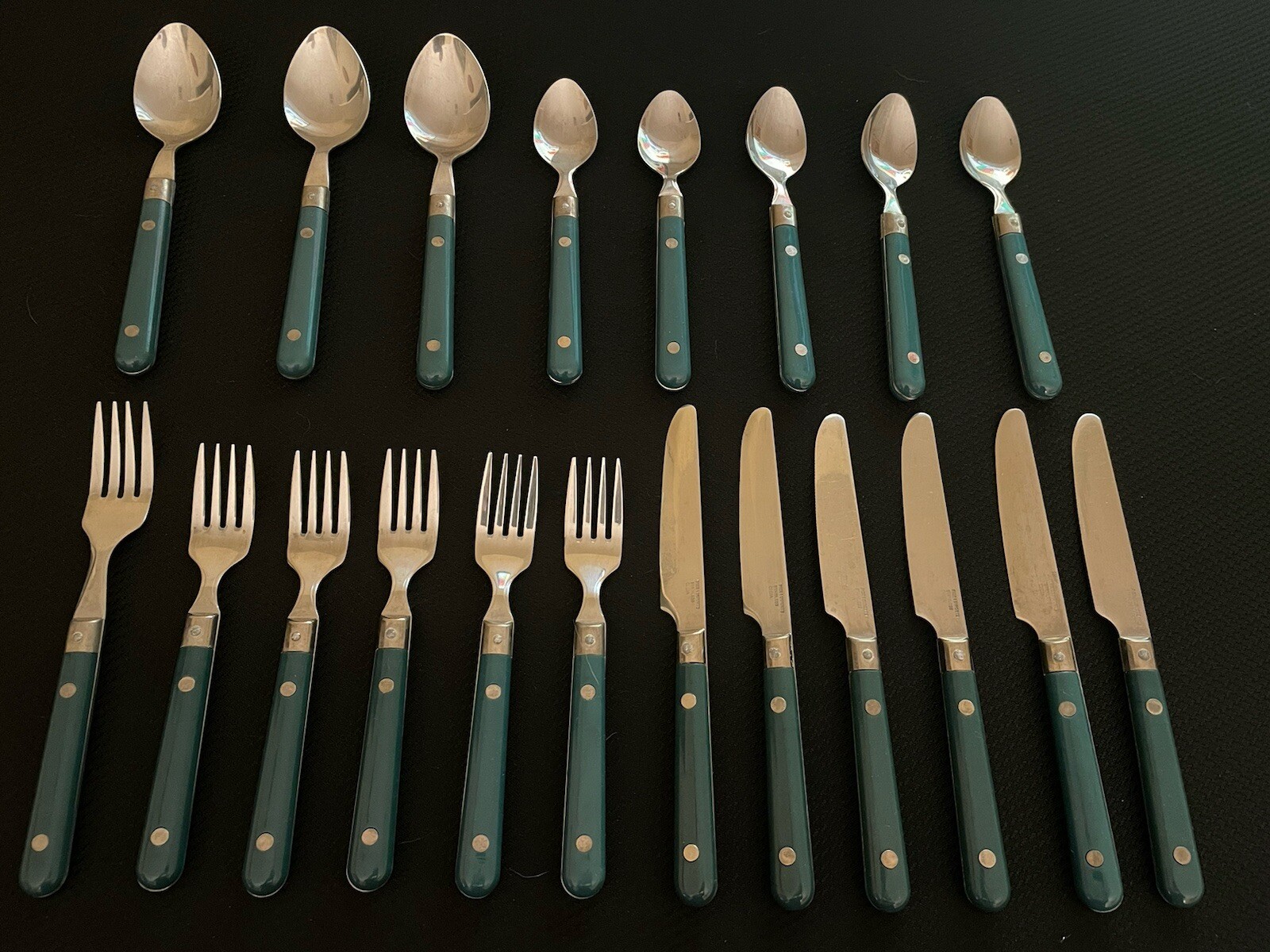 Vintage Pier 1 Imports Stainless Riveted Green Handles Flatware Lot Of 20