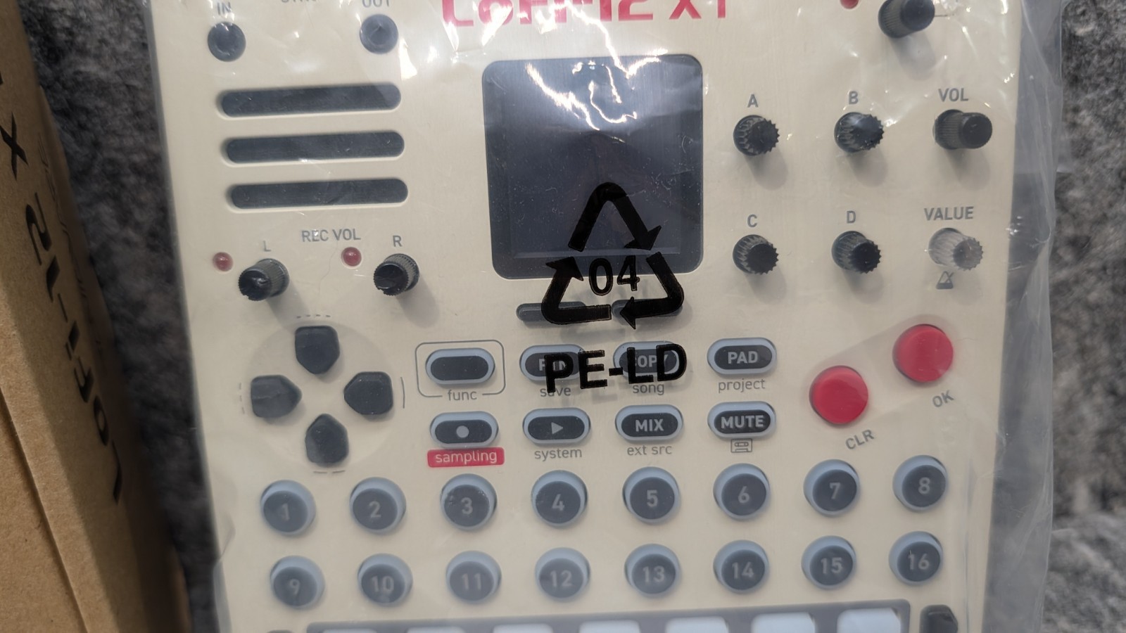 Sonicware Lofi-12 XT Low-res Digitized Sampler- Limited Retro Color 🔥New🔥