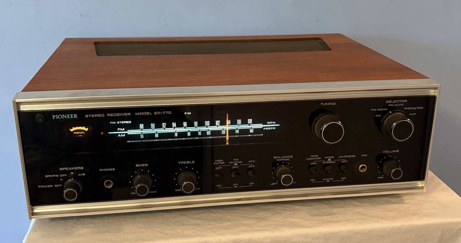 Pioneer SX-770 AM/FM Stereo Receiver SX 770 ( Recently Serviced / Clean / Nice )