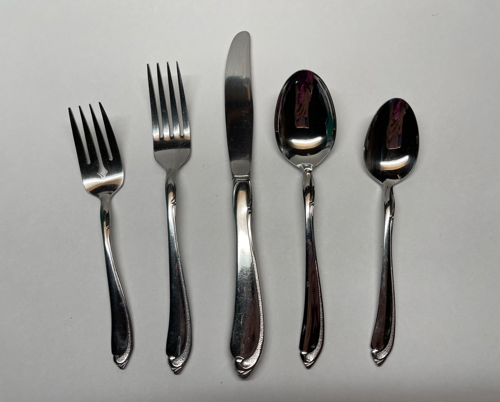 5pc Oneida Whispering Sand Stainless USA Flatware Set - 5pc Setting