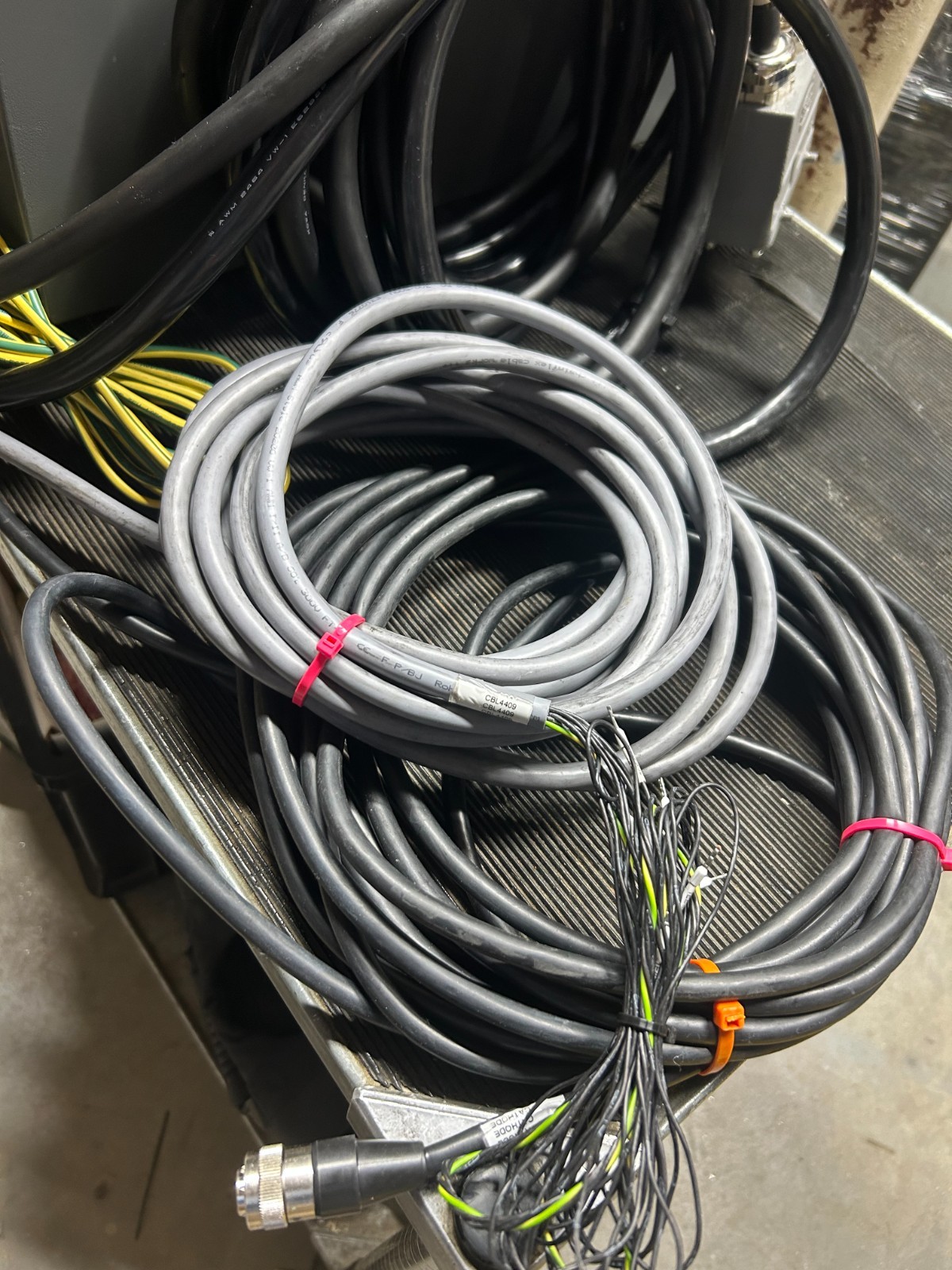Fanuc LR Mate 200iD w/ R-30iB Controller & i Pendant Handheld unit