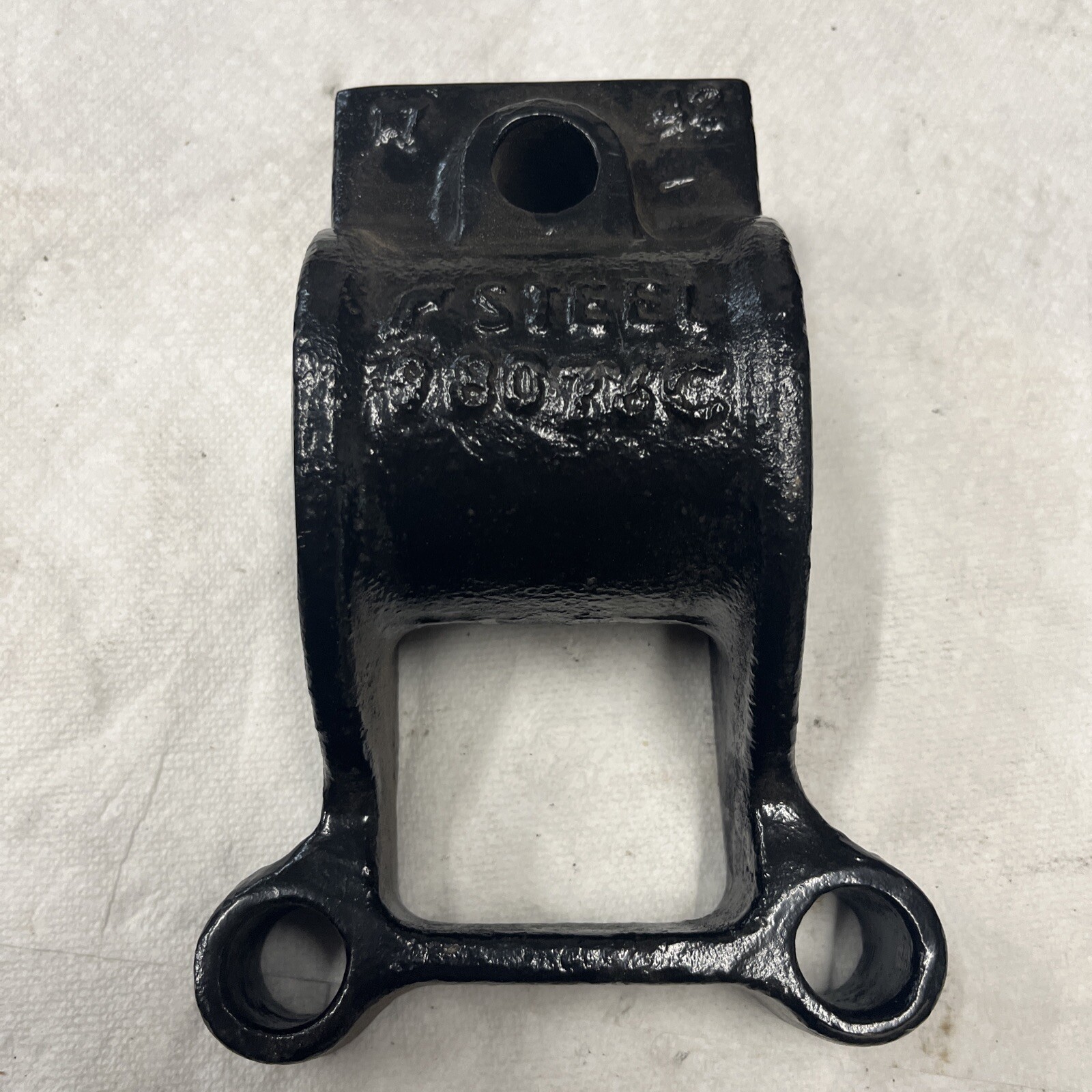 Peterbilt Spring Eye Pivot Air Leaf Bracket 98076C Used