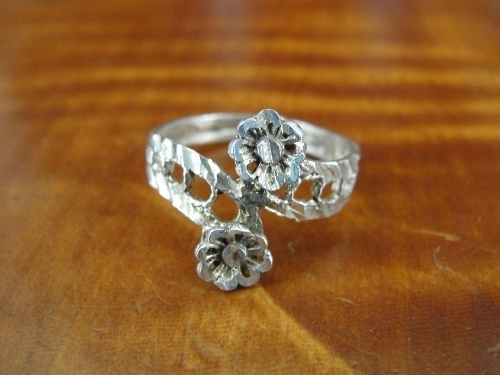 Flowers Spun Silver Look Band Sterling Silver 925 Ring Size 7