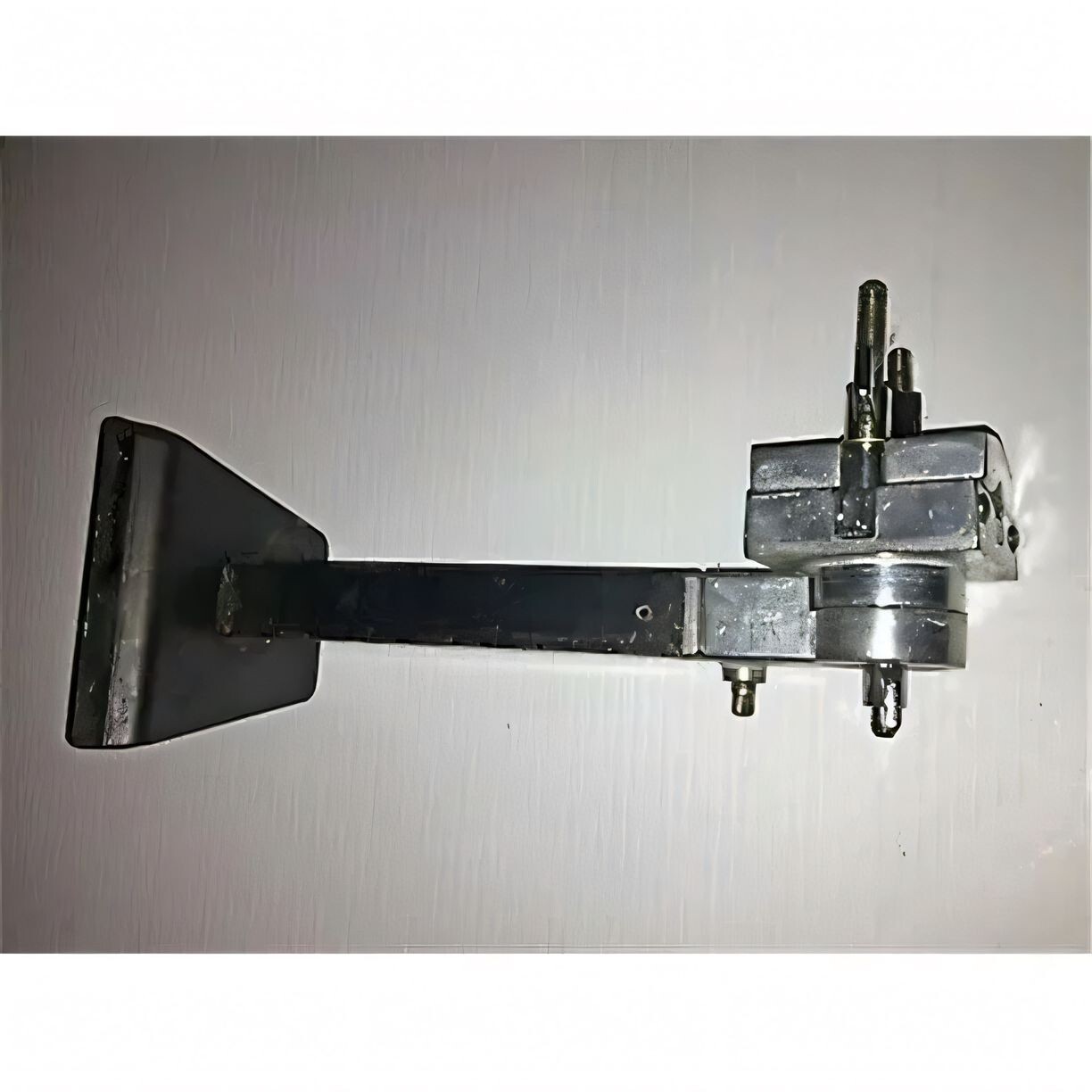 Lot of 2 Ingles SA-725-U 6.5" Shaft Slatwall Grabber Clamp Display Fixture New