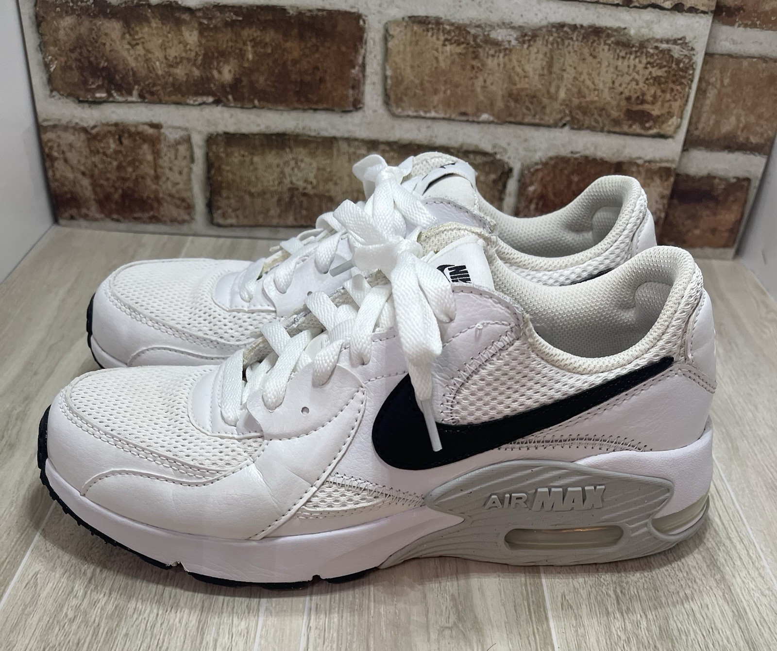 Size 8.5 Nike Air Max Excee White