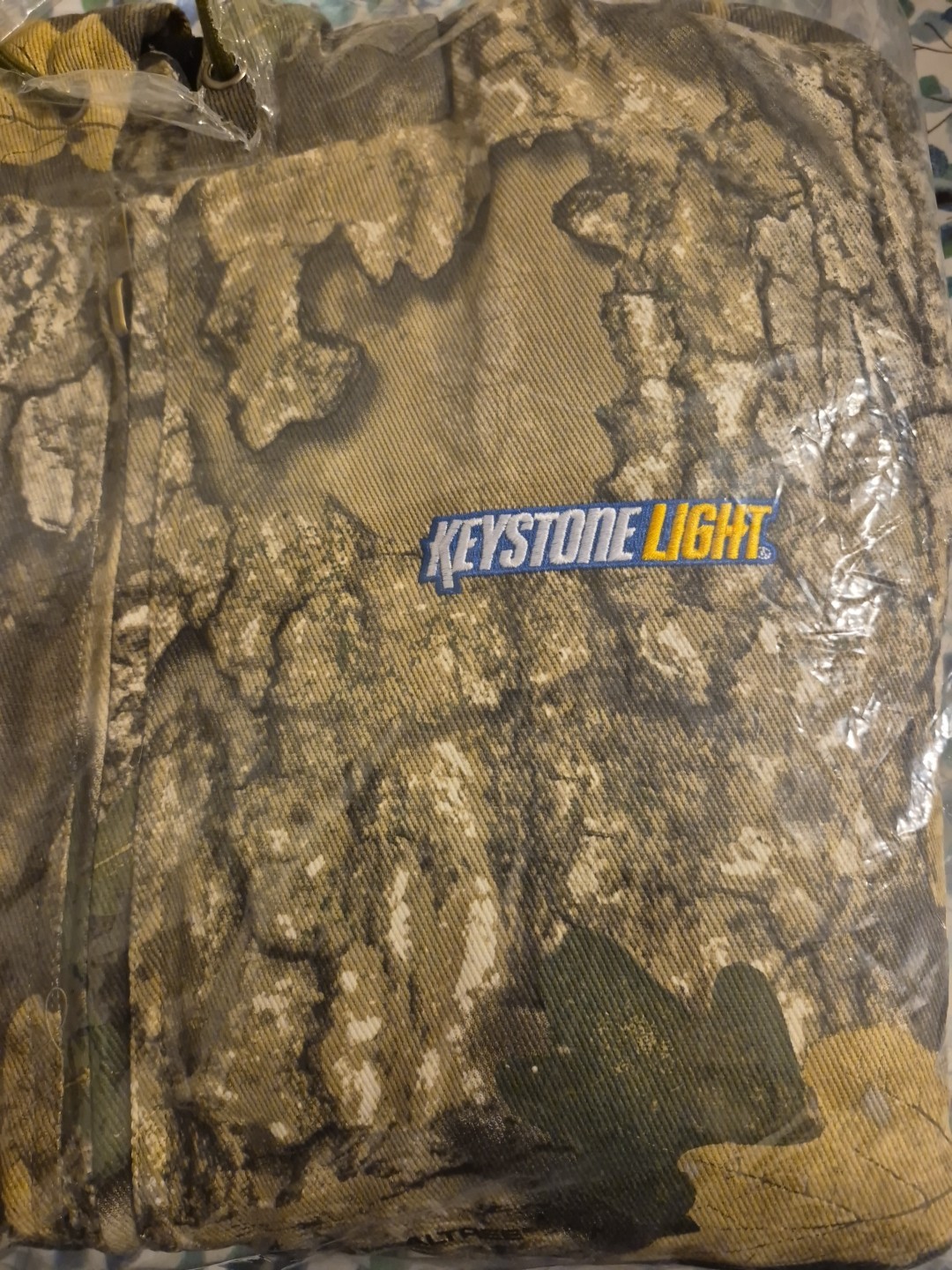 Realtree Keystone Light  Hunting Jacket (Large) Brand New