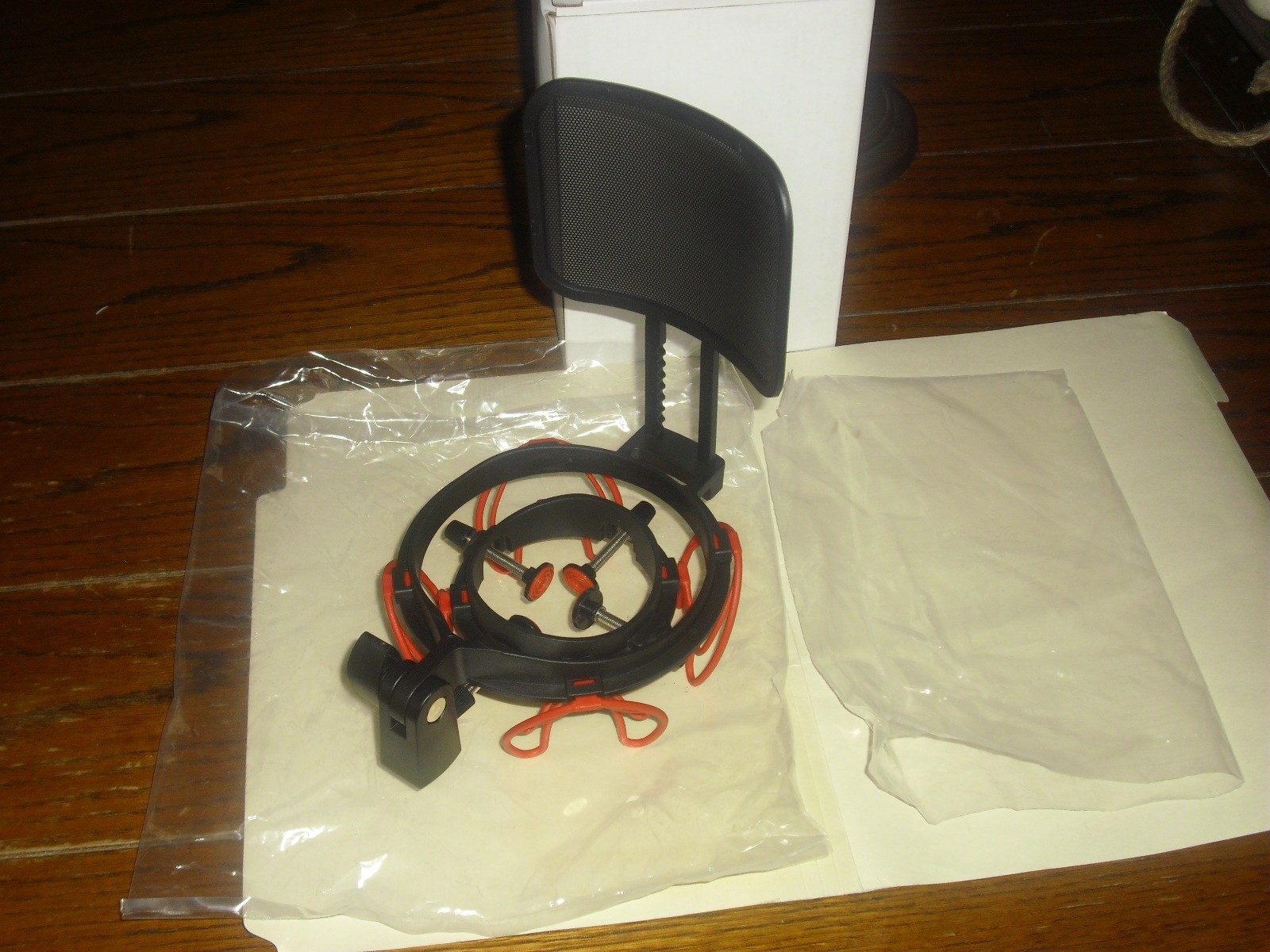 Suuntok Universal Microphone Shock Mount with Pop Filter for Condenser Mic. New