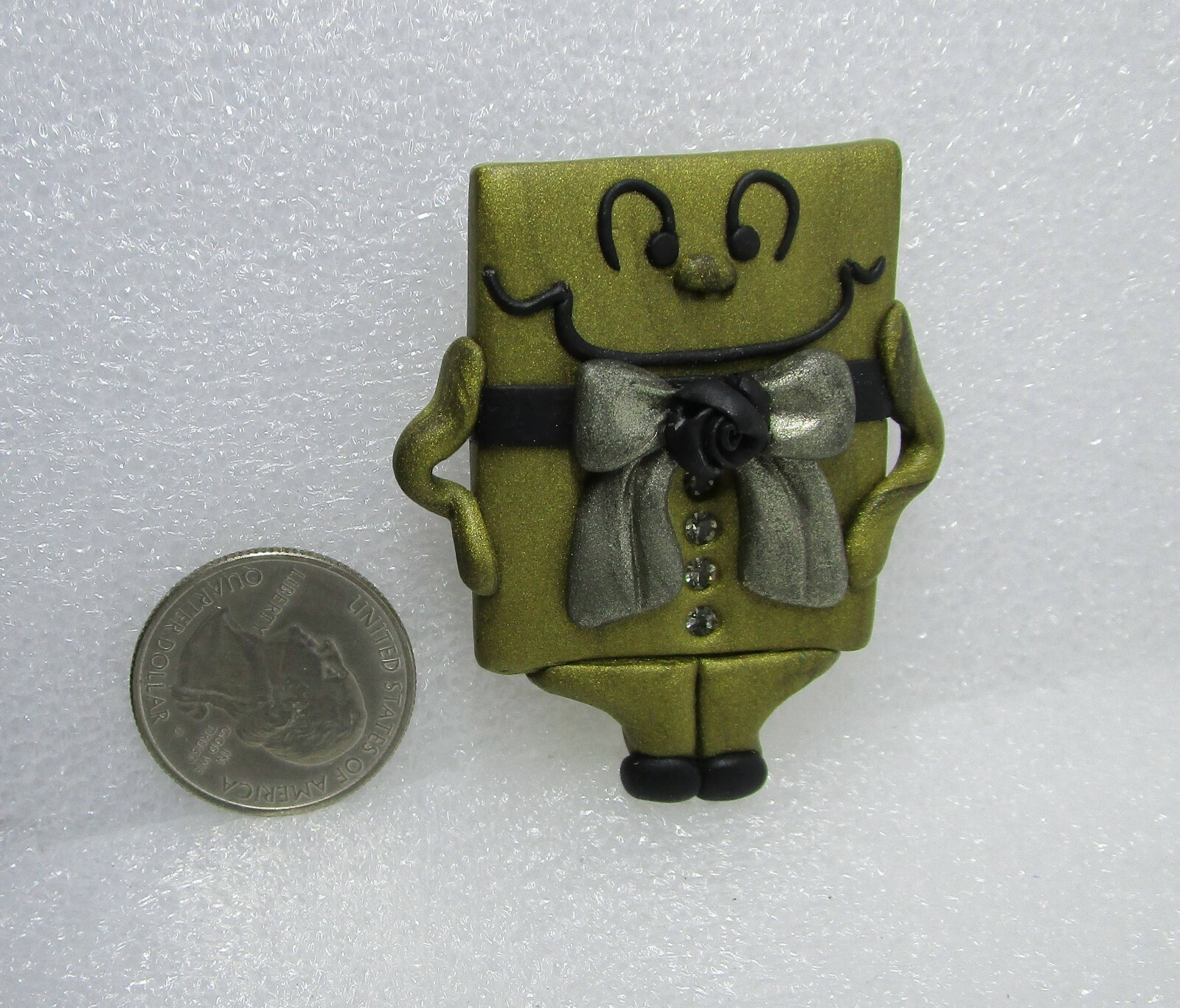 Gone Troppo Handcrafted Clay Smiley Face Christmas Present w/ Black Bow Pin