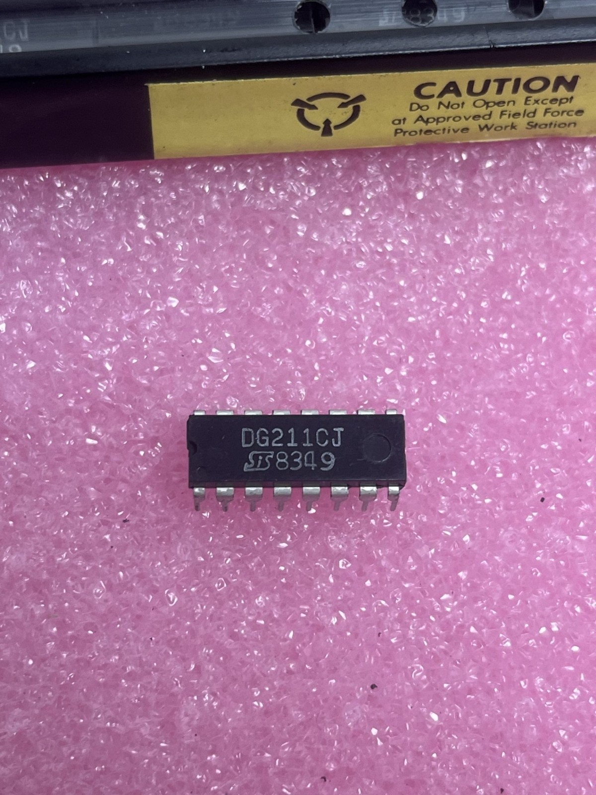 Siliconix DG211CJ ANALOG SWITCH 16 PIN DIP, Lot of 12 pcs - NEW