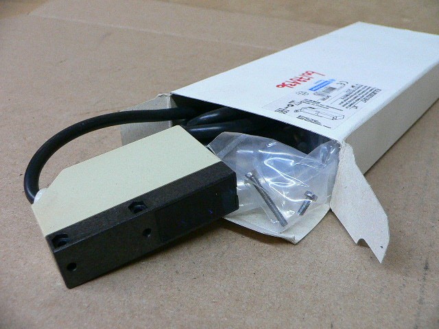 Telemecanique Sensors Photoelectric Sensor, Rectangular, Diffuse Xulm300318h7