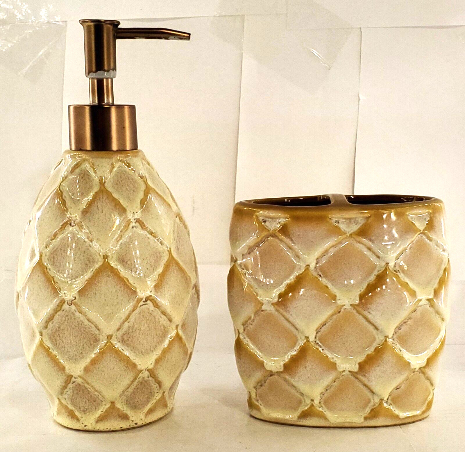 Kohls Hempstead Basket Weave Cream Brown Soap Dispenser & Toothbrush Holder.