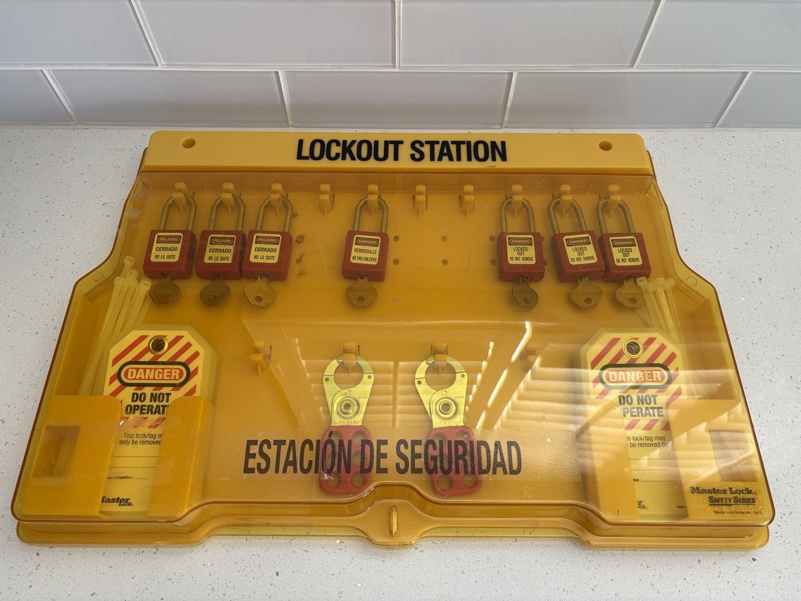 MASTER LOCK 1483 LOCKOUT STATION With LOCKS  And Tags Lock Out Loaded Filled