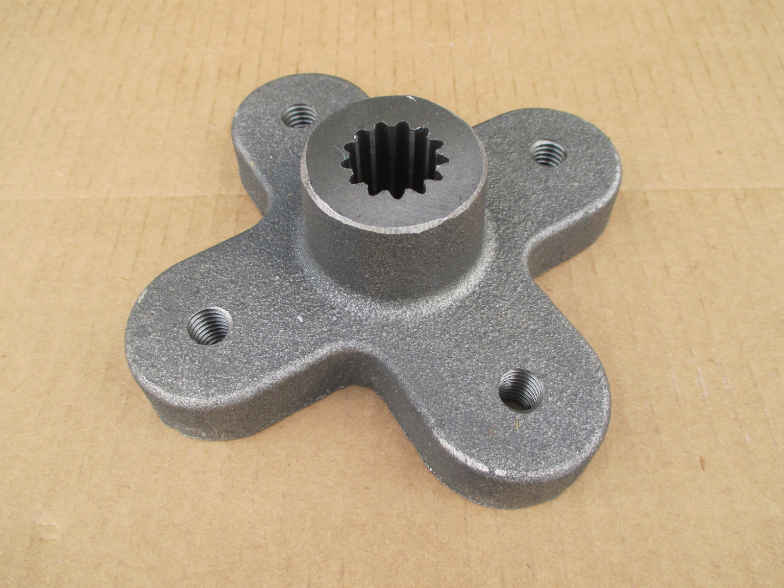 HYDRAULIC PUMP HUB FOR FORD INDUSTRIAL 340 540