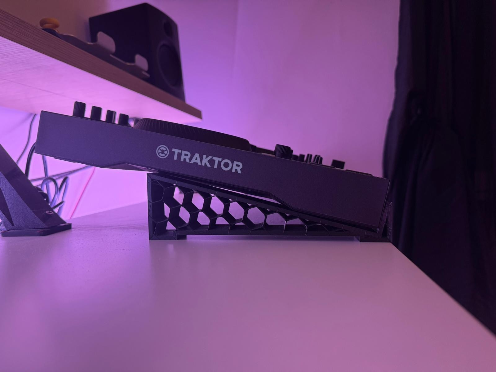 DJ Console Lift - Ergonomic and Professional Stand for DJ Console