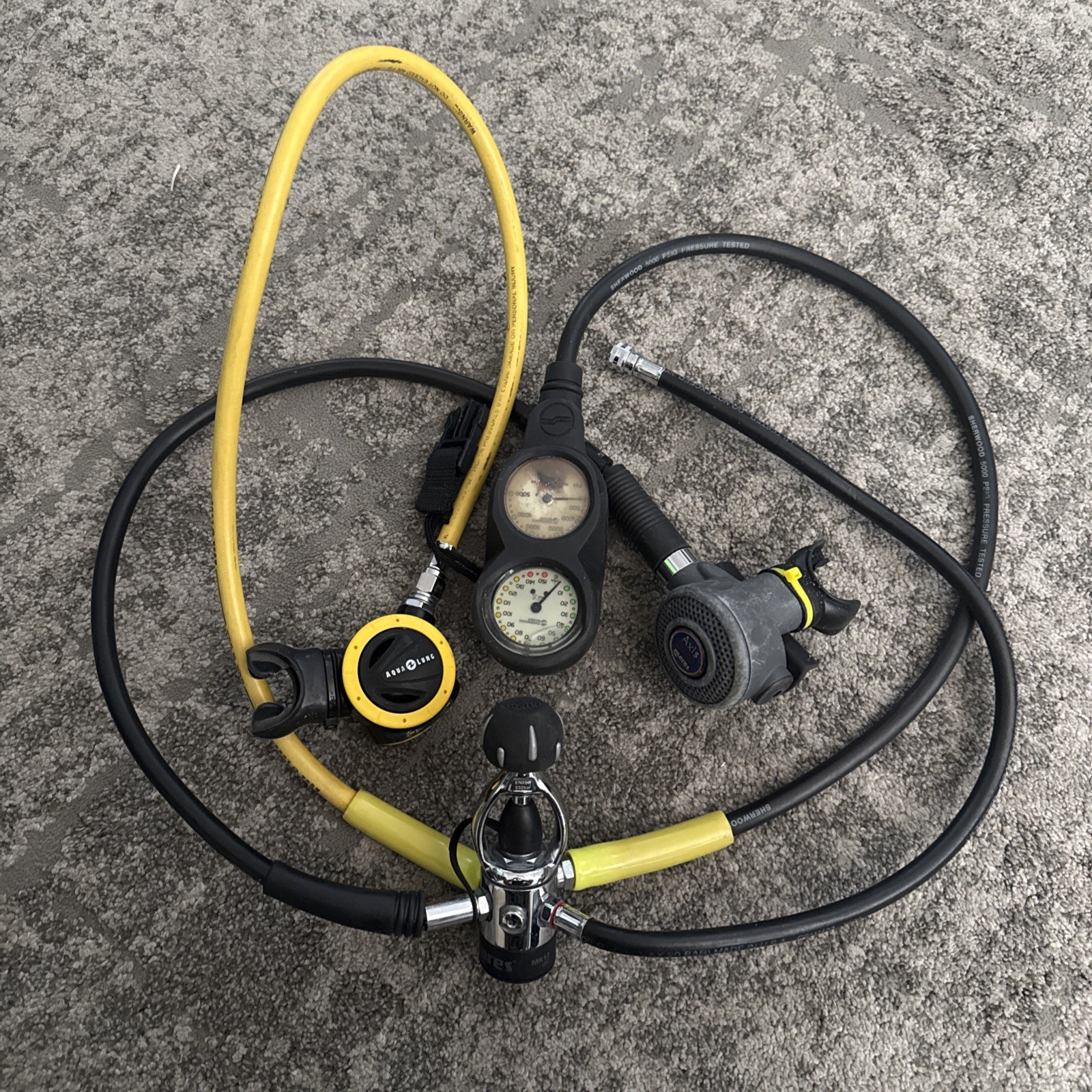 Mares Axis Pro Regulator Set, Yoke, MR12 dfc Octo Scuba Diving UNTESTED As-Is