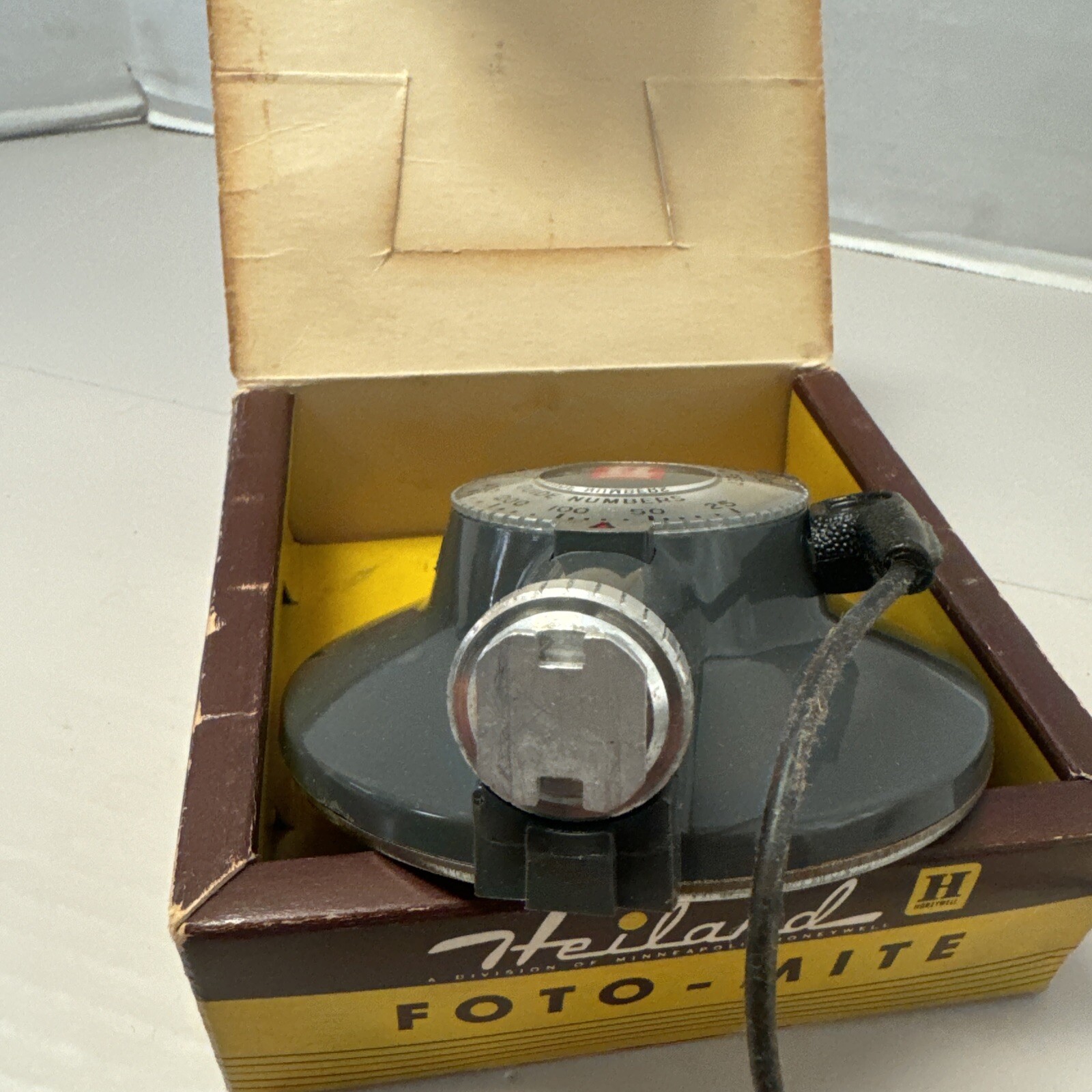Vintage Heiland Foto-Mite Flash Camera Accessory Untested Original Box