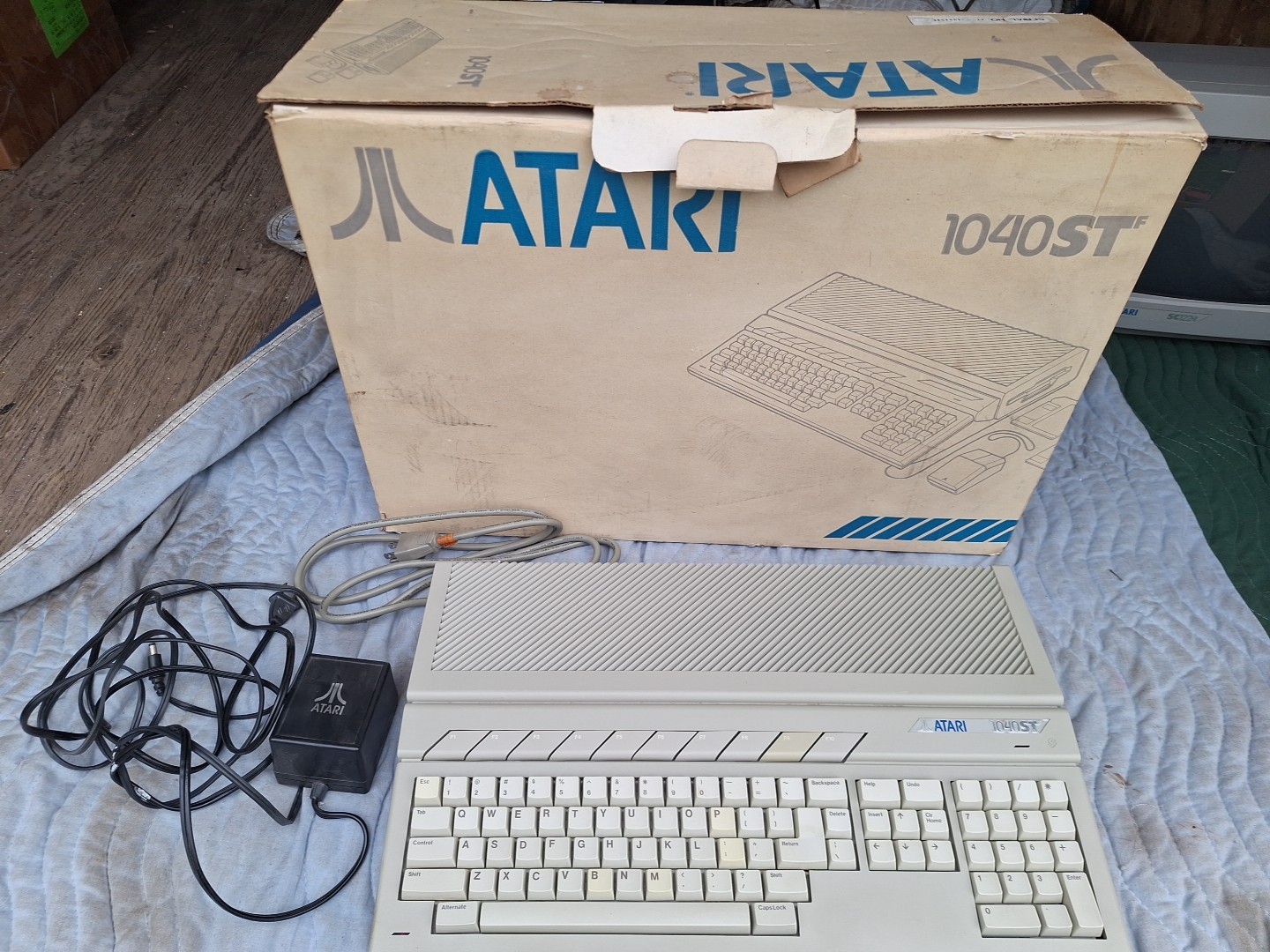 Vintage Atari 1040st With Box Untested
