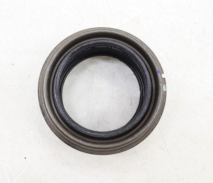 NEW OEM GM Transfer Case Output Shaft Seal 84368190 Silverado Sierra 6.6L 20-25