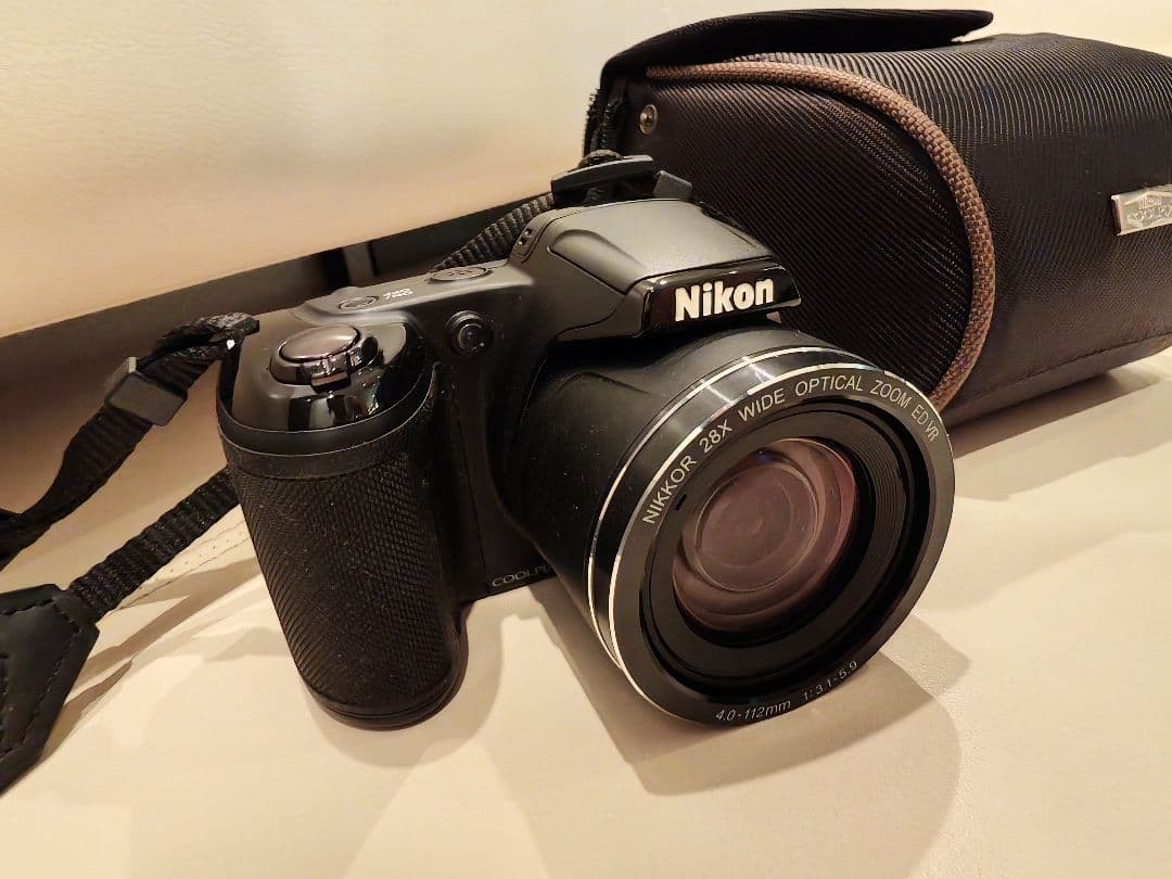 Nikon COOLPIX L340 Digital Camera Console And Case