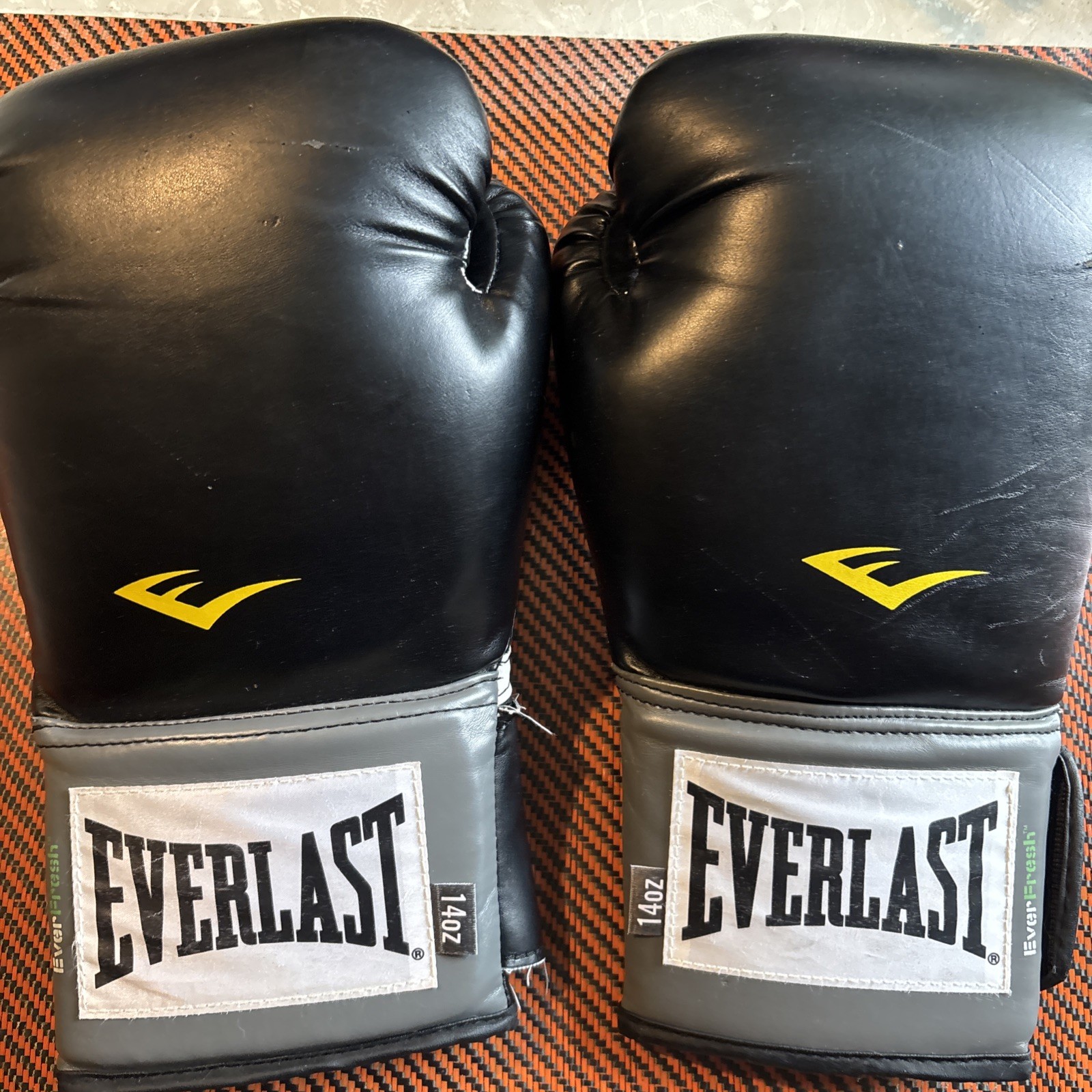 Everlast Pro Style Training Boxing Gloves Size 14oz Black Ever Fresh Training