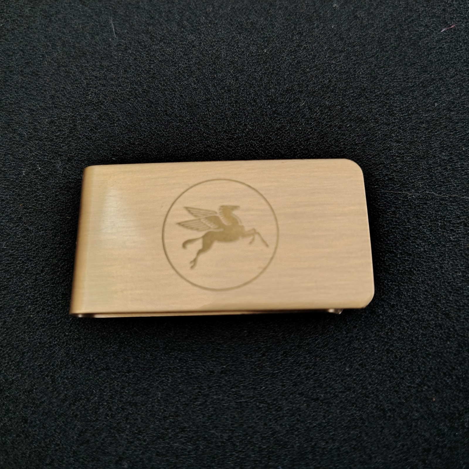 Rare Vintage MOBIL OIL & GASOLINE BRUSHED GOLD TONE MONEY CLIP EMPLOYEE