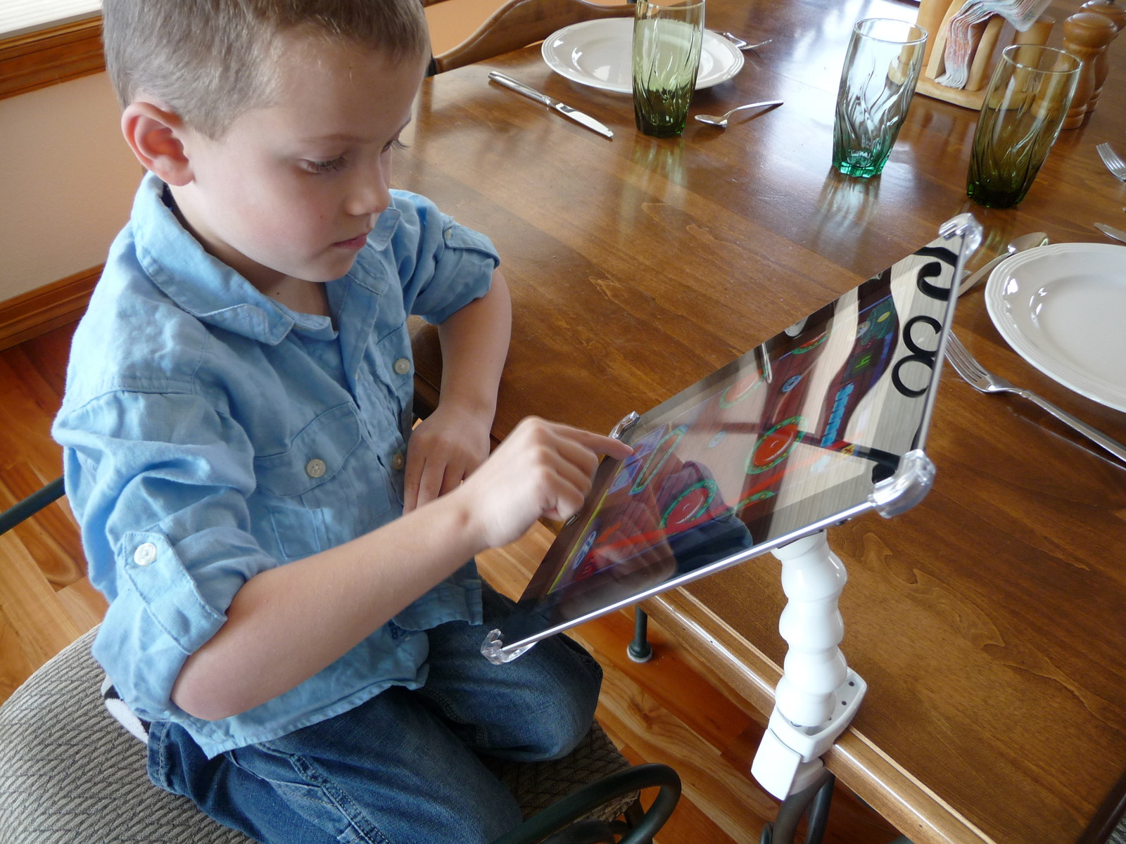 iPad Tripod Mount / Bracket - Works with or without case Otterbox compatible