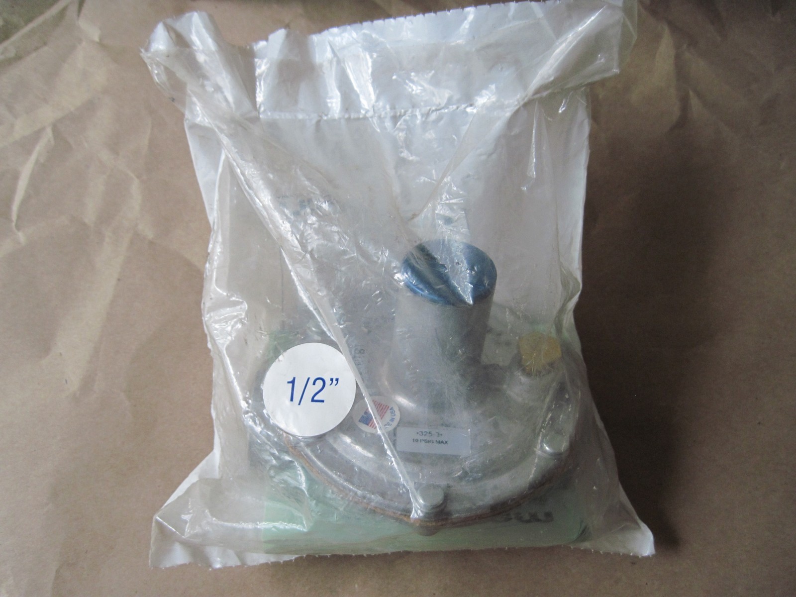 Maxitrol 325-3 Gas Regulator Valve, 1/2", 10 PSIG Max, NOS