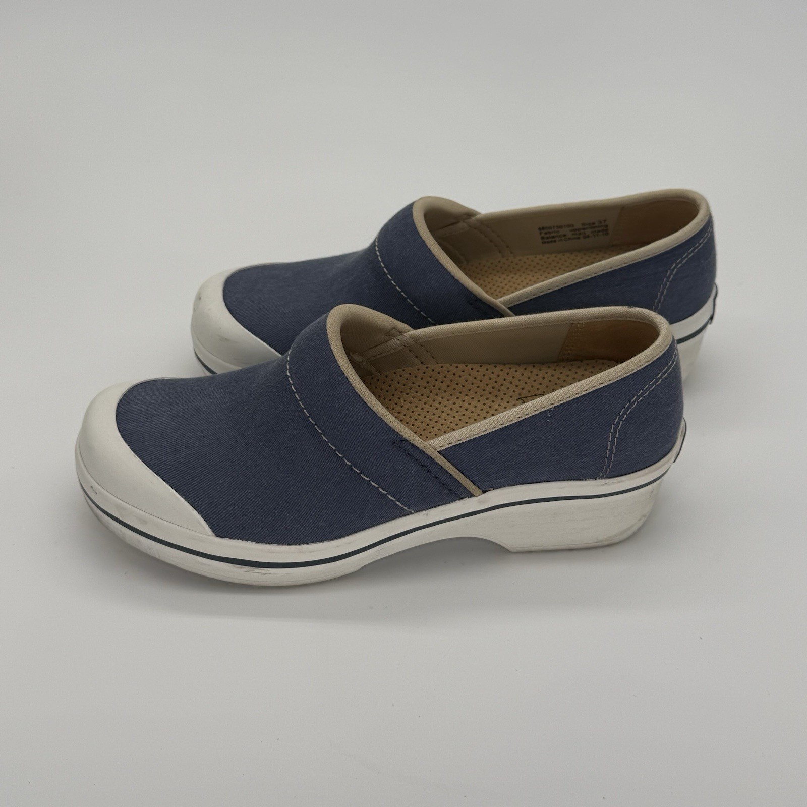 Dansko Vegan Volley clogs. Women’s Size 37 (6.5)