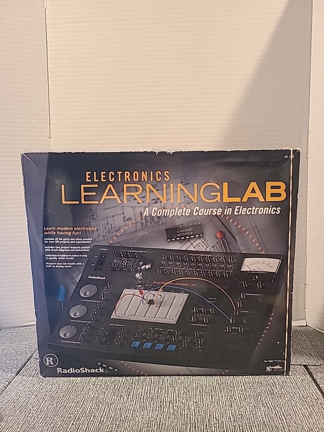 RadioShack Electronics Learning Lab Model 28-280 With  Two Workbooks