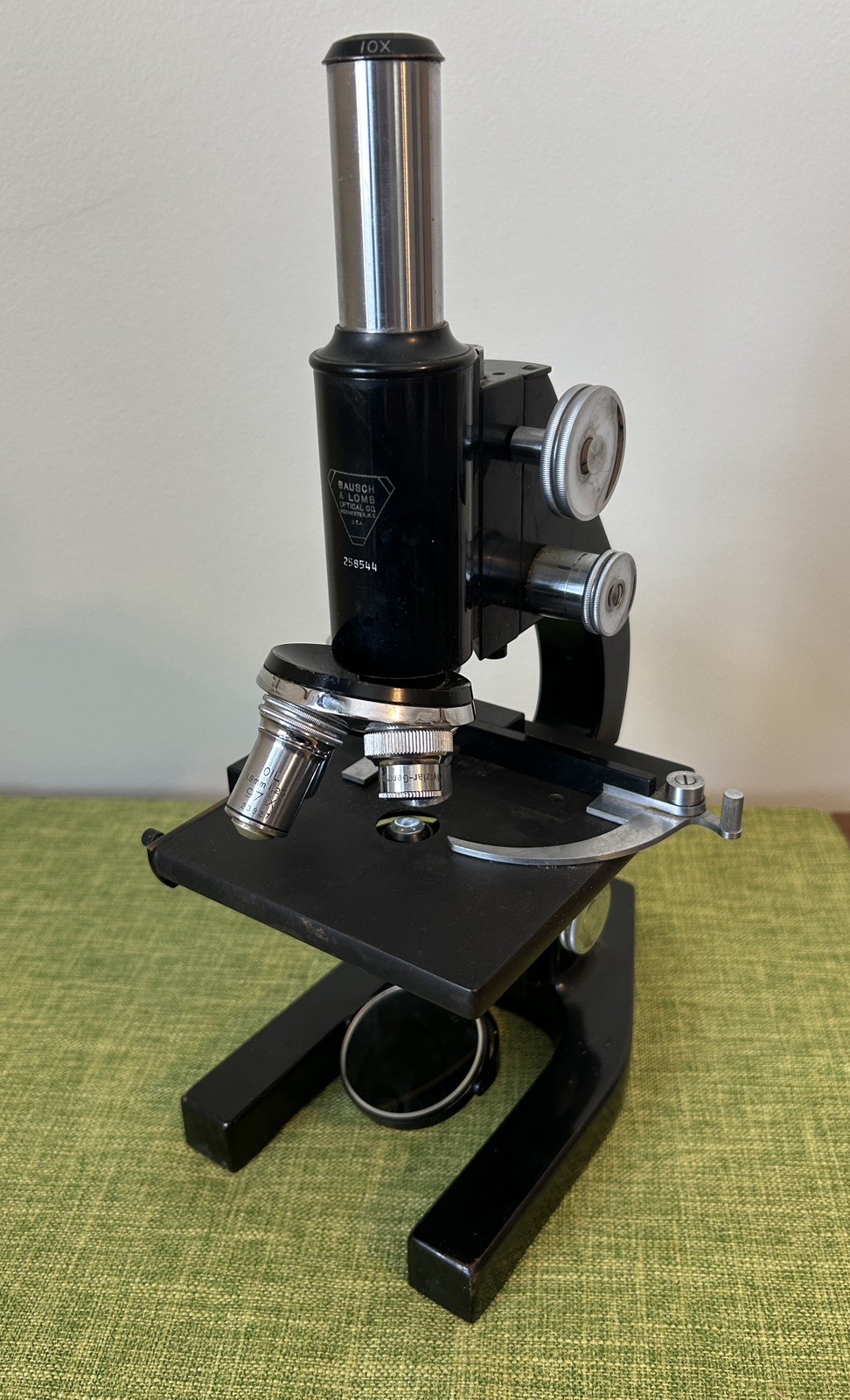 Vintage 1935-1940 BAUSCH & LOMB OPTICAL CO ~ Single Eye Microscope Model 258544