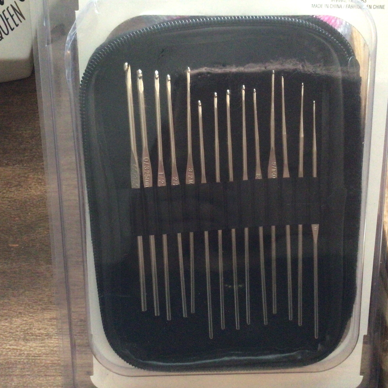 Loops & Threads Crochet Hook Set 25pcs/New.