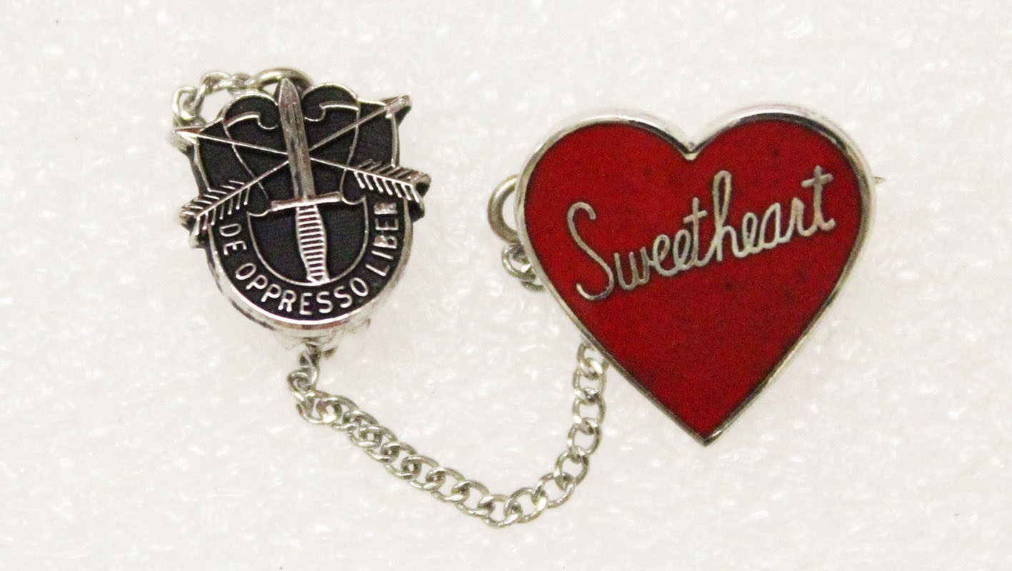 Sweetheart Pin: Special Forces crest & "Sweetheart" Heart - pin back