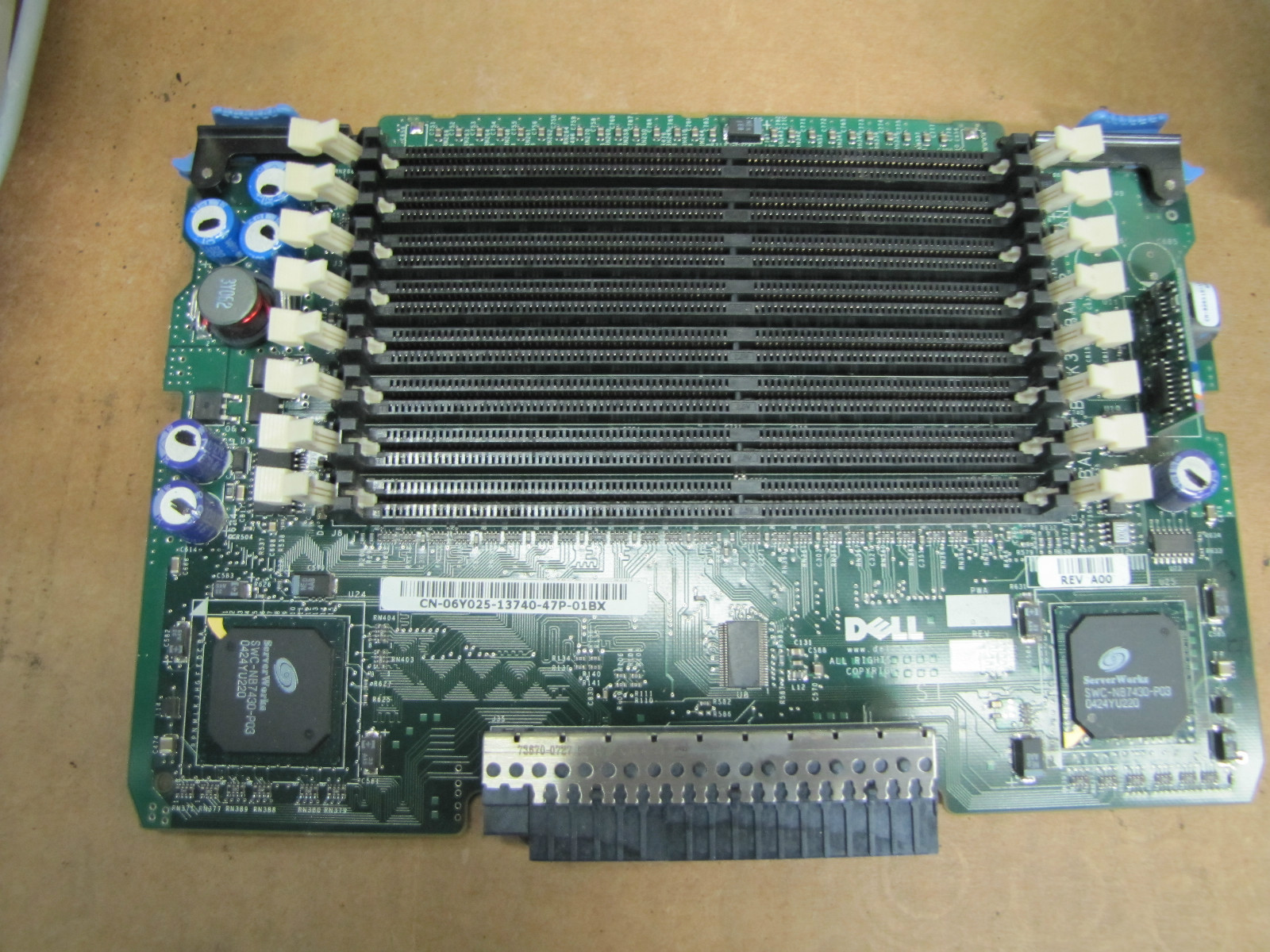 DELL 8-SLOT MEMORY RISER RACKMOUNT SERVER CIRCUIT BOARD CN-06Y025-13740-47P-01BX