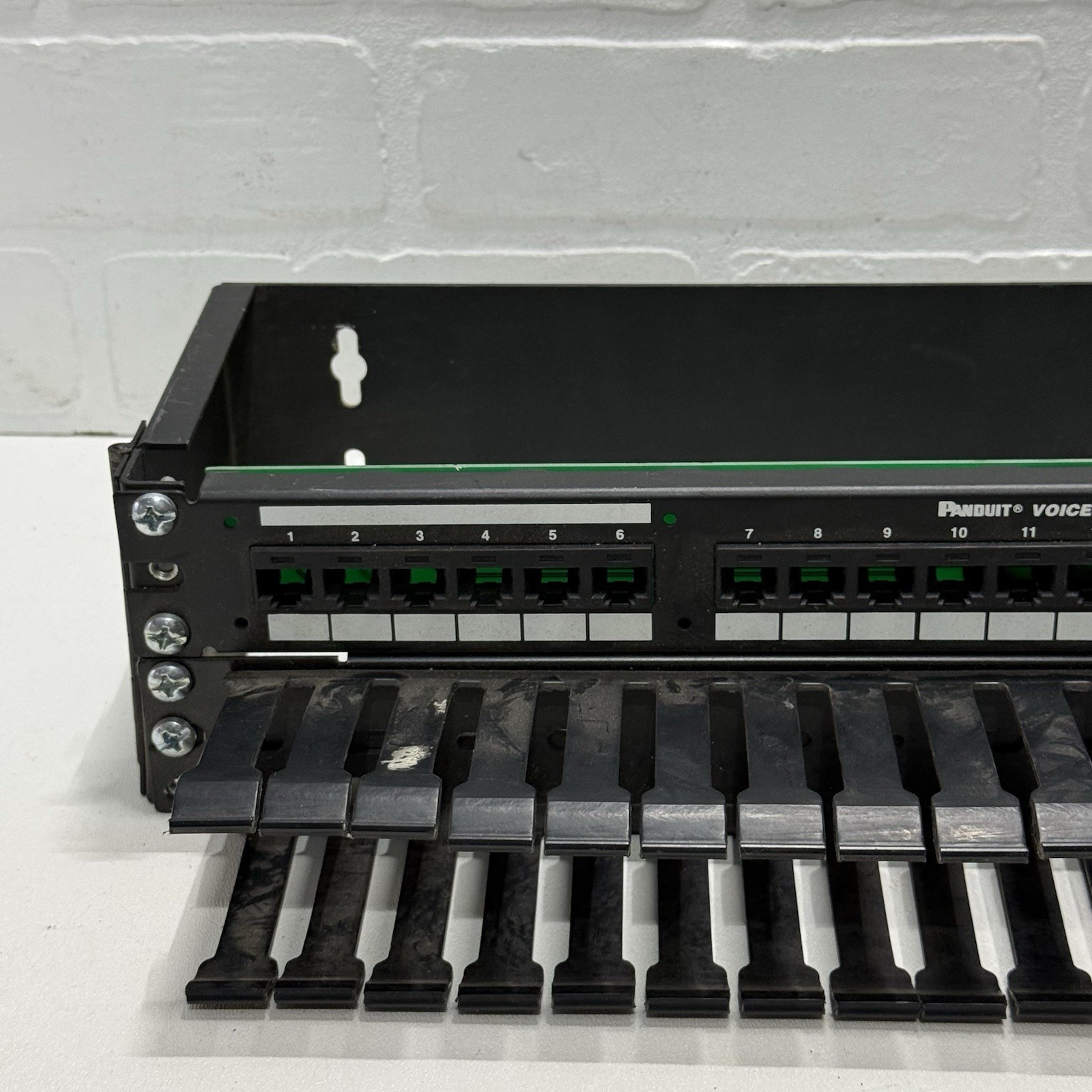 Panduit Voice Patch One Pair Voice Patch Panel 24-Port - vp24382tv25