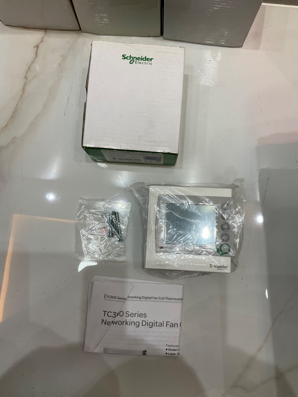 SCHNEIDER TC303-3A4LM DIGITAL FAN COIL THERMOSTAT
