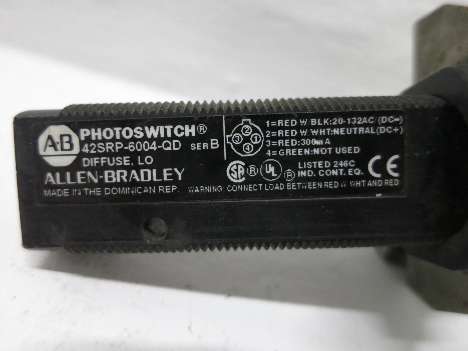 Allen Bradley 42SRP-6004-QD Ser B Photo Switch Diffuse Control Light Operate