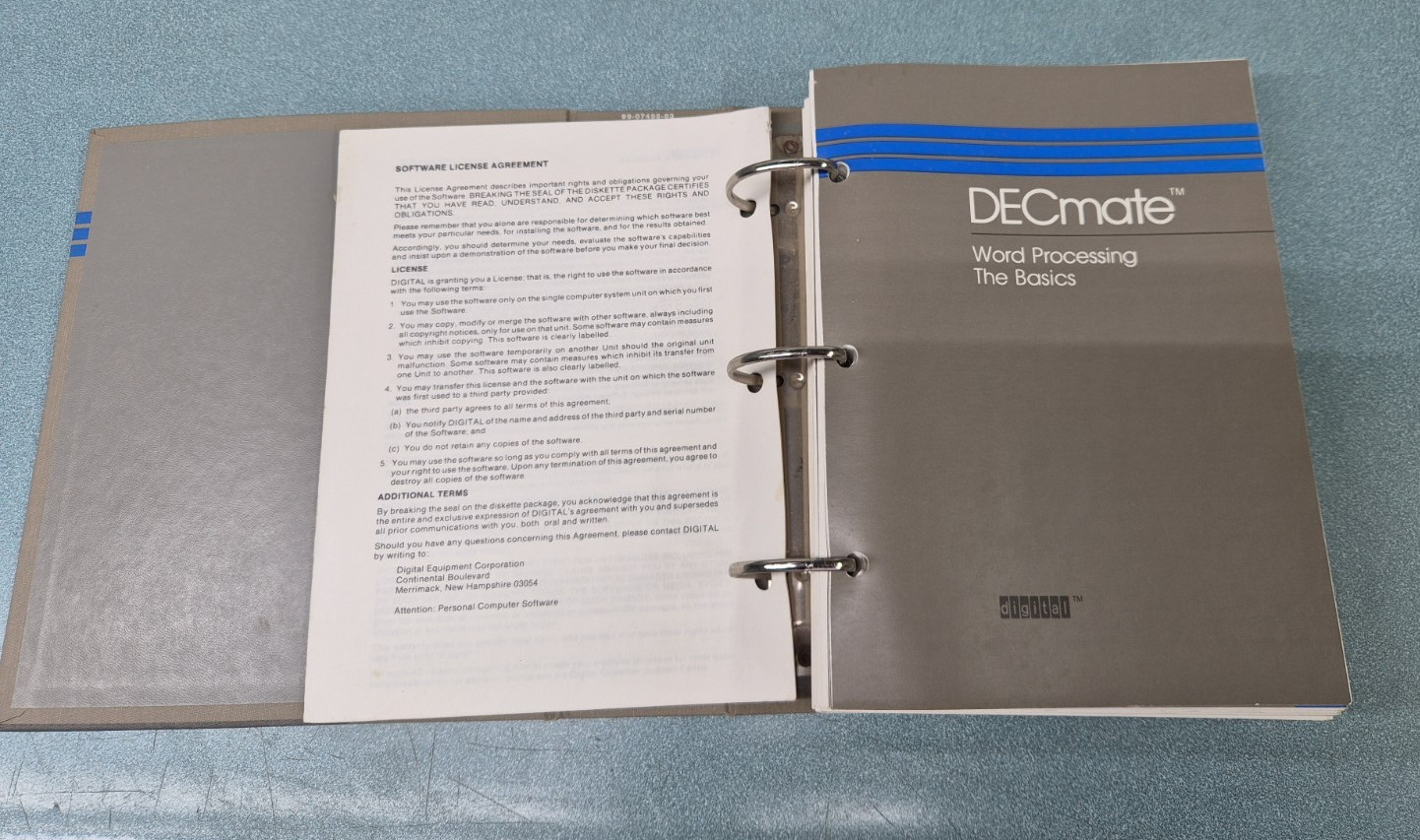 DECmate User Guides + 2 floppy disks, System Overview and System Test. UNTESTED