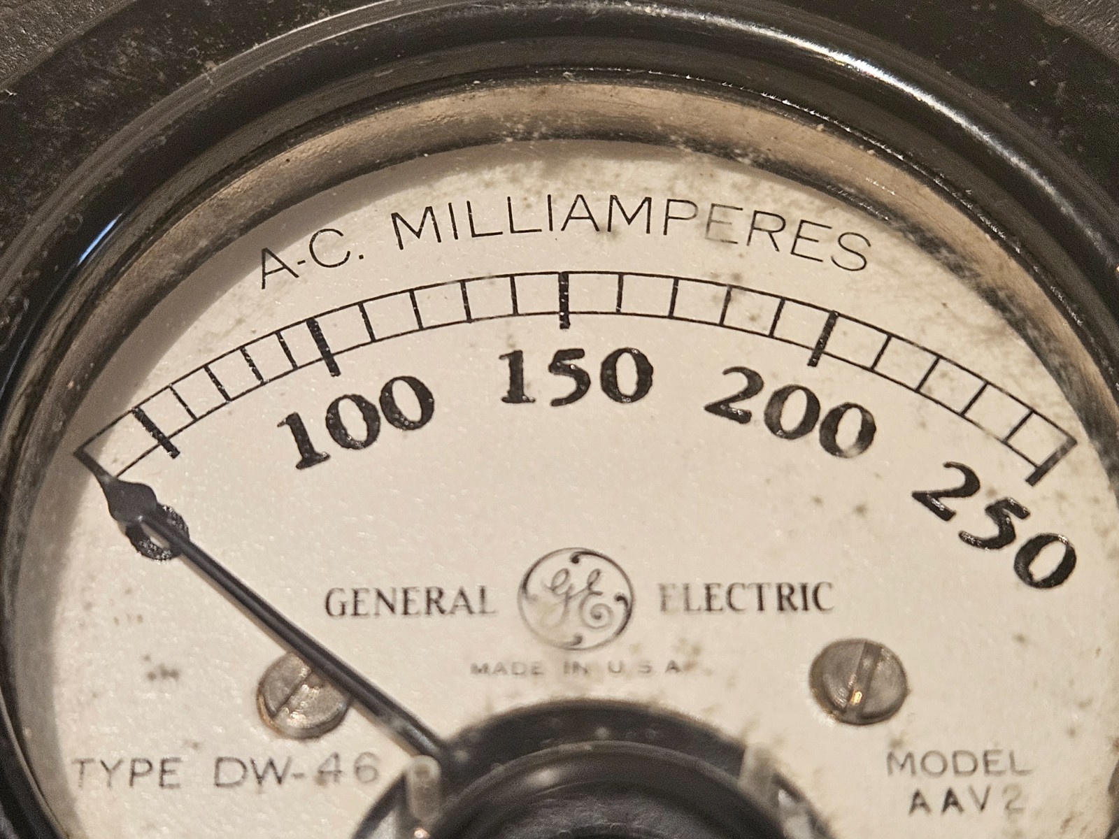 General Electric / U S ARMY / Type DW-46 Panel Meter 0-250 AC Milliamperes
