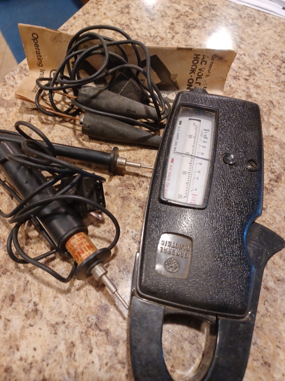 General Electric GE AC Volt / Amp /Ohm Hook-On Meter Kit Snapper 350 with case