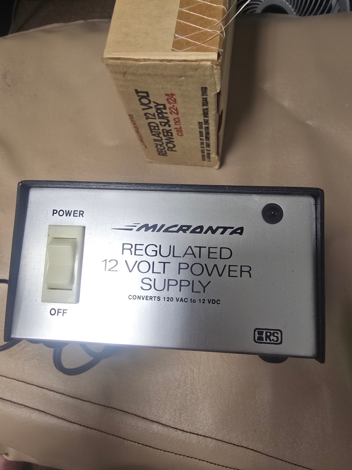 Micronta 22-124 Regulated 12 Volt Power Supply 2.5 AMP