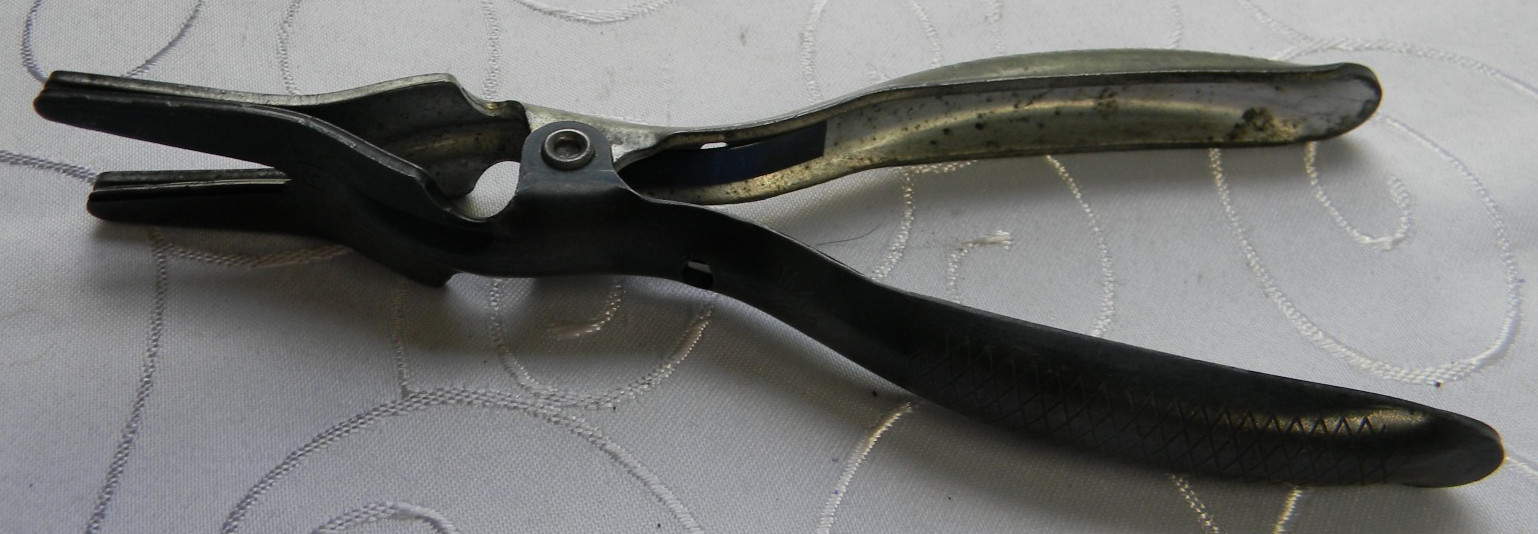 LISLE TOOLS 8" LONG VACUUM & FUEL HOSE REMOVER PLIERS #47900 MADE IN THE USA